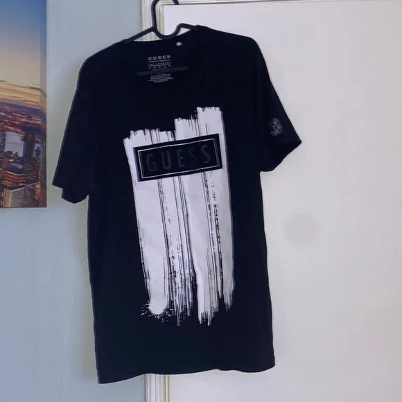 🔥🔥 GUESS Black Short Sleeve Logo Shirt - Picture 1 of 3